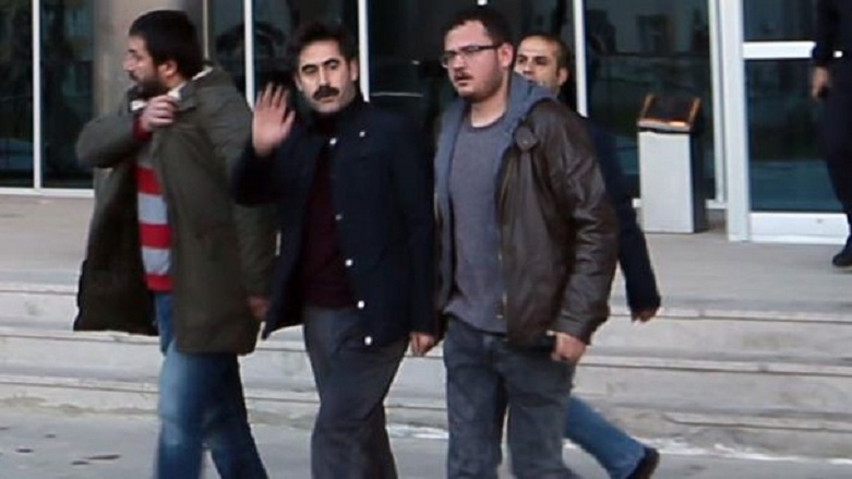 Turkey seizes major Kurdish municipalities, sacks elected mayors